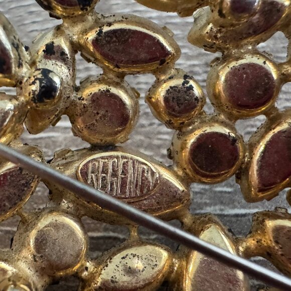 Regency Vintage Gold Tone Metal / Rhinestone Brooch - Picture 5 of 7